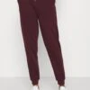 Even&Odd Regular Fit Jogger With Contrast - Pantaloni Sportivi - Dark Red 1 Even&Odd Regular Fit Jogger With Contrast - Pantaloni Sportivi - Dark Red -Even&Odd 0a98e77cd9fa4395a6c803d13ad7f277