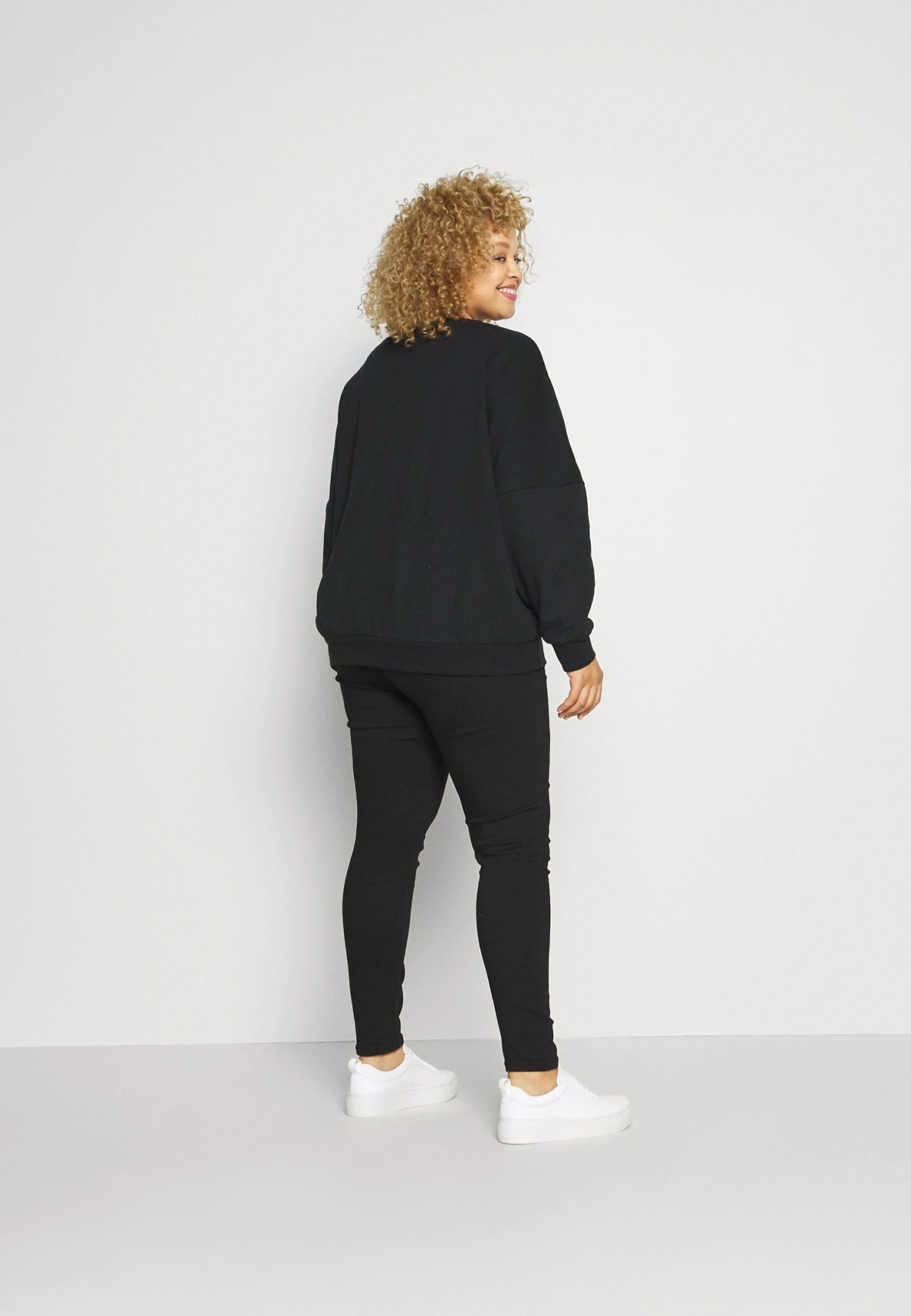 Even&Odd FelpaBlack Donna Felpe EV421J08U-Q11 5 Even&Odd FelpaBlack Donna Felpe EV421J08U-Q11 - immagine 3