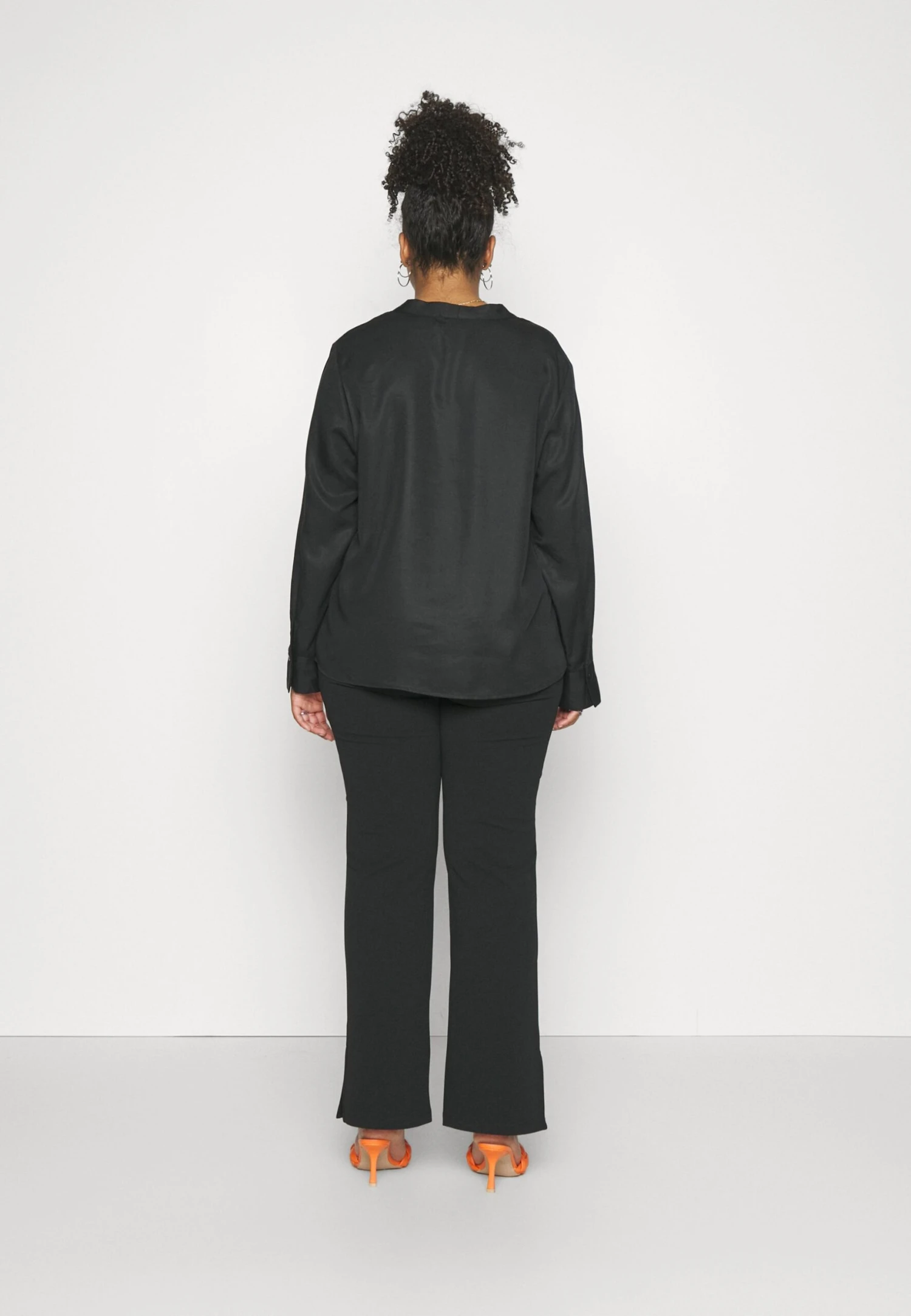 PantaloniBlack Donna Pantaloni EVB21A01U-Q11 5 PantaloniBlack Donna Pantaloni EVB21A01U-Q11 - immagine 3