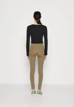 Even&Odd 2 PackLeggingsBlack/Dark Green Donna Pantaloni EV421A07V-Q17 11 Even&Odd 2 PackLeggingsBlack/Dark Green Donna Pantaloni EV421A07V-Q17 -Even&Odd 31941ffc6c074613986317dd11f88f31