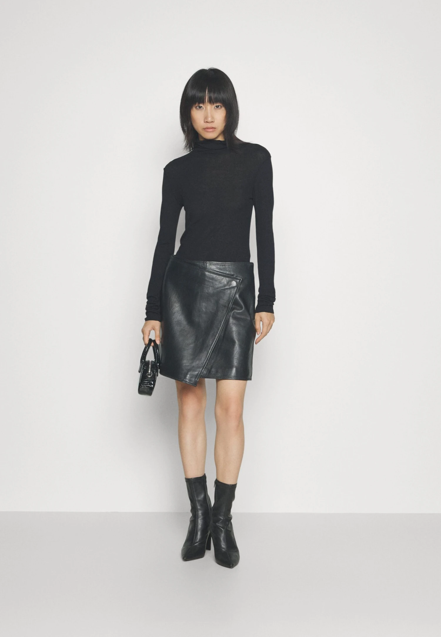 Even&Odd MaglioneBlack Donna Maglieria EV421D26O-Q11 4 Even&Odd MaglioneBlack Donna Maglieria EV421D26O-Q11 - immagine 2