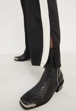 Even&Odd Pantaloni SportiviBlack Donna Pantaloni EV421A0DM-Q11 -Even&Odd 3b077c82594a4e11a007d5b732101374