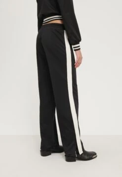 Even&Odd Pantaloni SportiviBlack Donna Pantaloni EV421A0DM-Q11 -Even&Odd 4e50d8da44cc419d9ec0df2988b53576