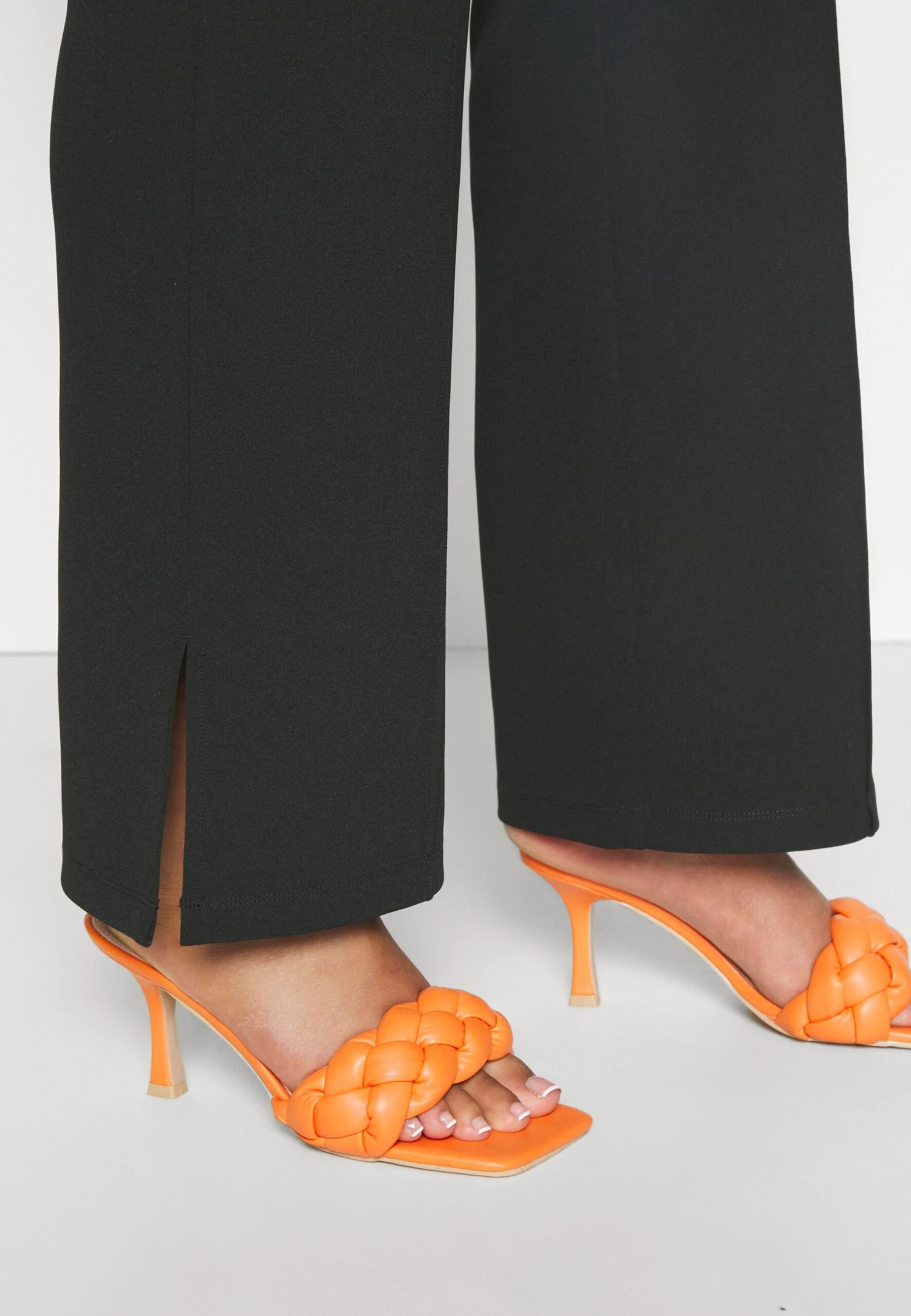 PantaloniBlack Donna Pantaloni EVB21A01U-Q11 8 PantaloniBlack Donna Pantaloni EVB21A01U-Q11 - immagine 6