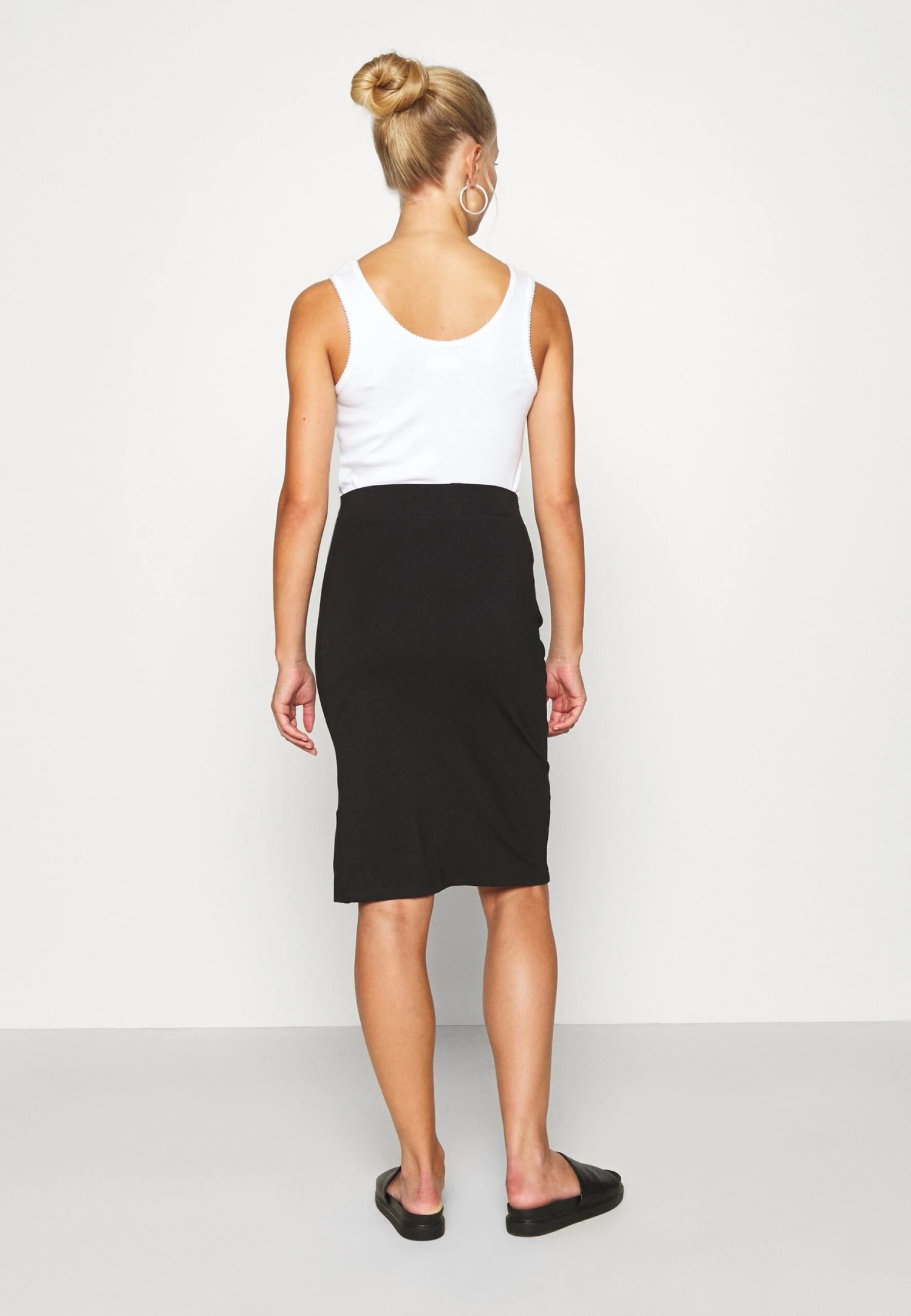 Even&Odd Basic - Midi Skirt With Slit - Gonna A Tubino - Black 5 Even&Odd Basic - Midi Skirt With Slit - Gonna A Tubino - Black - immagine 3