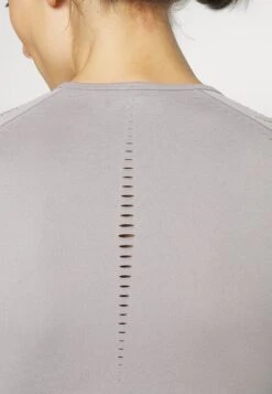 Maglietta A Manica LungaGrey Donna Abbigliamento EV941D03U-C11 15 Maglietta A Manica LungaGrey Donna Abbigliamento EV941D03U-C11 -Even&Odd 6dc242e0327247be92569f2ea8a37f03