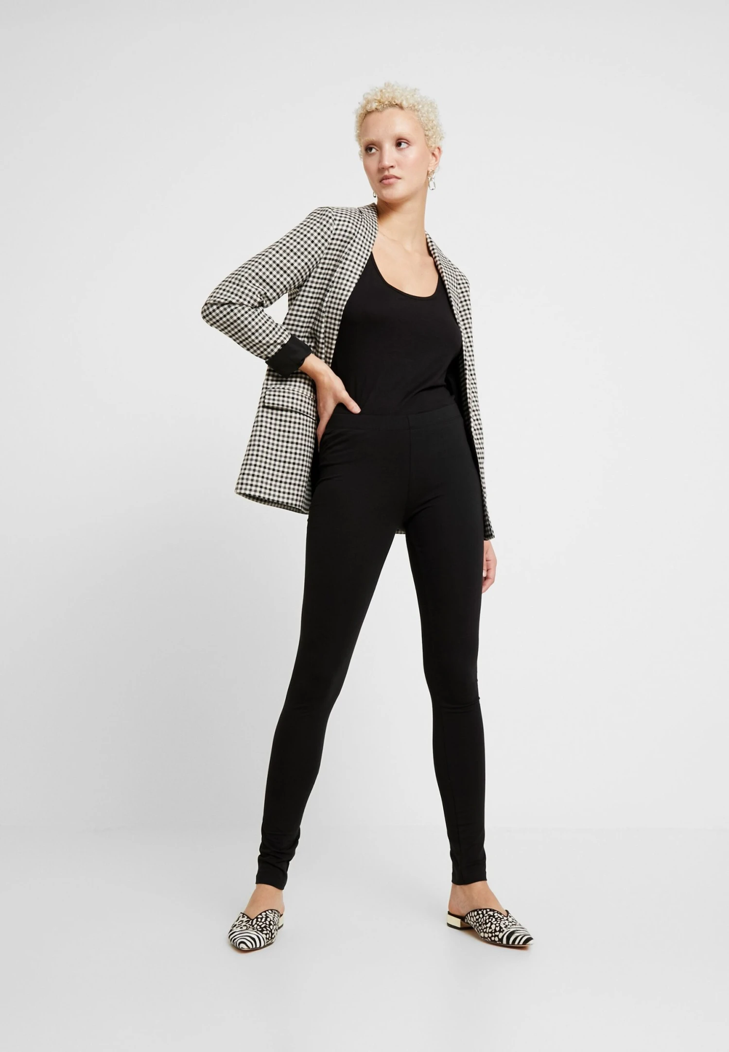 LeggingsBlack Donna Pantaloni EVI21A001-Q11 4 LeggingsBlack Donna Pantaloni EVI21A001-Q11 - immagine 2