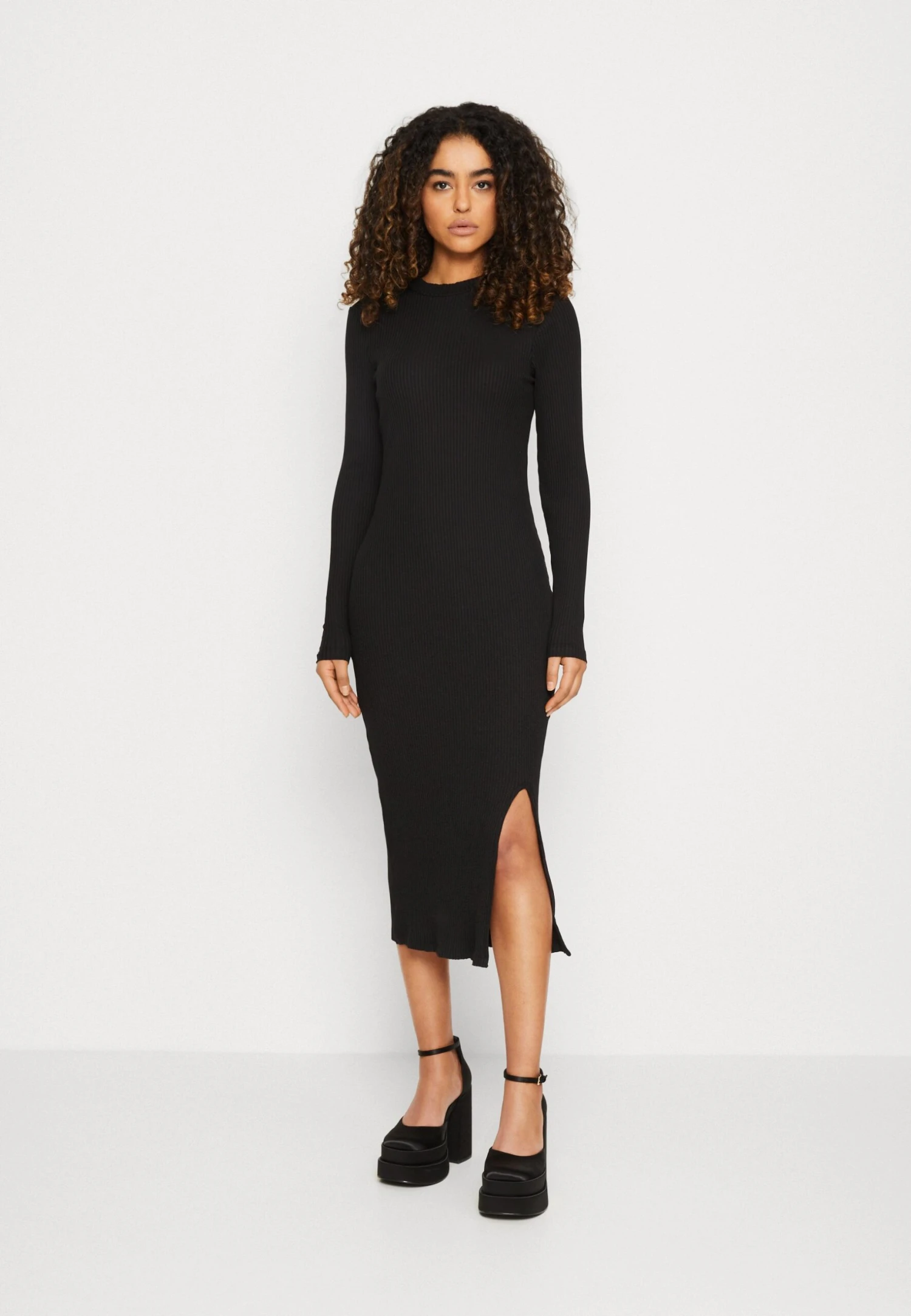 Even&Odd Circ Long Sleeves Midi High Slit Dress - Abito In Maglia - Black 3 Even&Odd Circ Long Sleeves Midi High Slit Dress - Abito In Maglia - Black