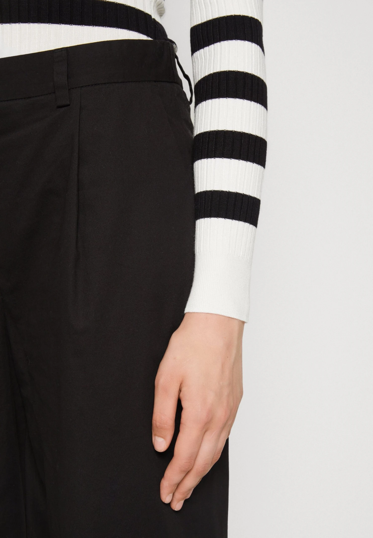 Even&Odd MaglioneBlack/White Donna Maglieria EV421I0AQ-Q12 8 Even&Odd MaglioneBlack/White Donna Maglieria EV421I0AQ-Q12 - immagine 6