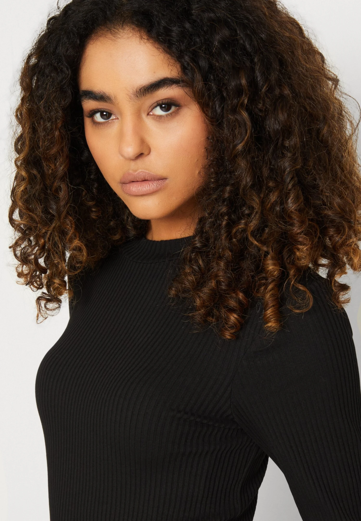 Even&Odd Circ Long Sleeves Midi High Slit Dress - Abito In Maglia - Black 6 Even&Odd Circ Long Sleeves Midi High Slit Dress - Abito In Maglia - Black - immagine 4