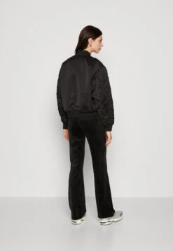 Even&Odd Giubbotto BomberBlack Donna Giacche E Blazer EV421U037-Q11 10 Even&Odd Giubbotto BomberBlack Donna Giacche E Blazer EV421U037-Q11 -Even&Odd 9f5b8f3b1dba4698973e00195724f0bc