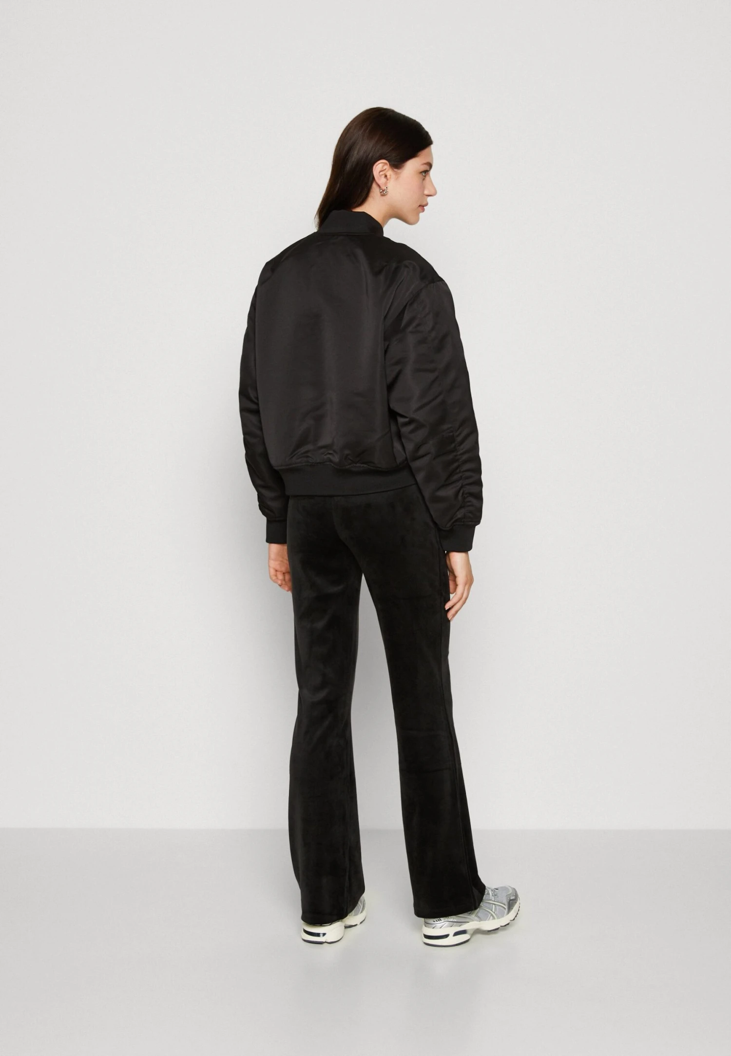 Even&Odd Giubbotto BomberBlack Donna Giacche E Blazer EV421U037-Q11 5 Even&Odd Giubbotto BomberBlack Donna Giacche E Blazer EV421U037-Q11 - immagine 3