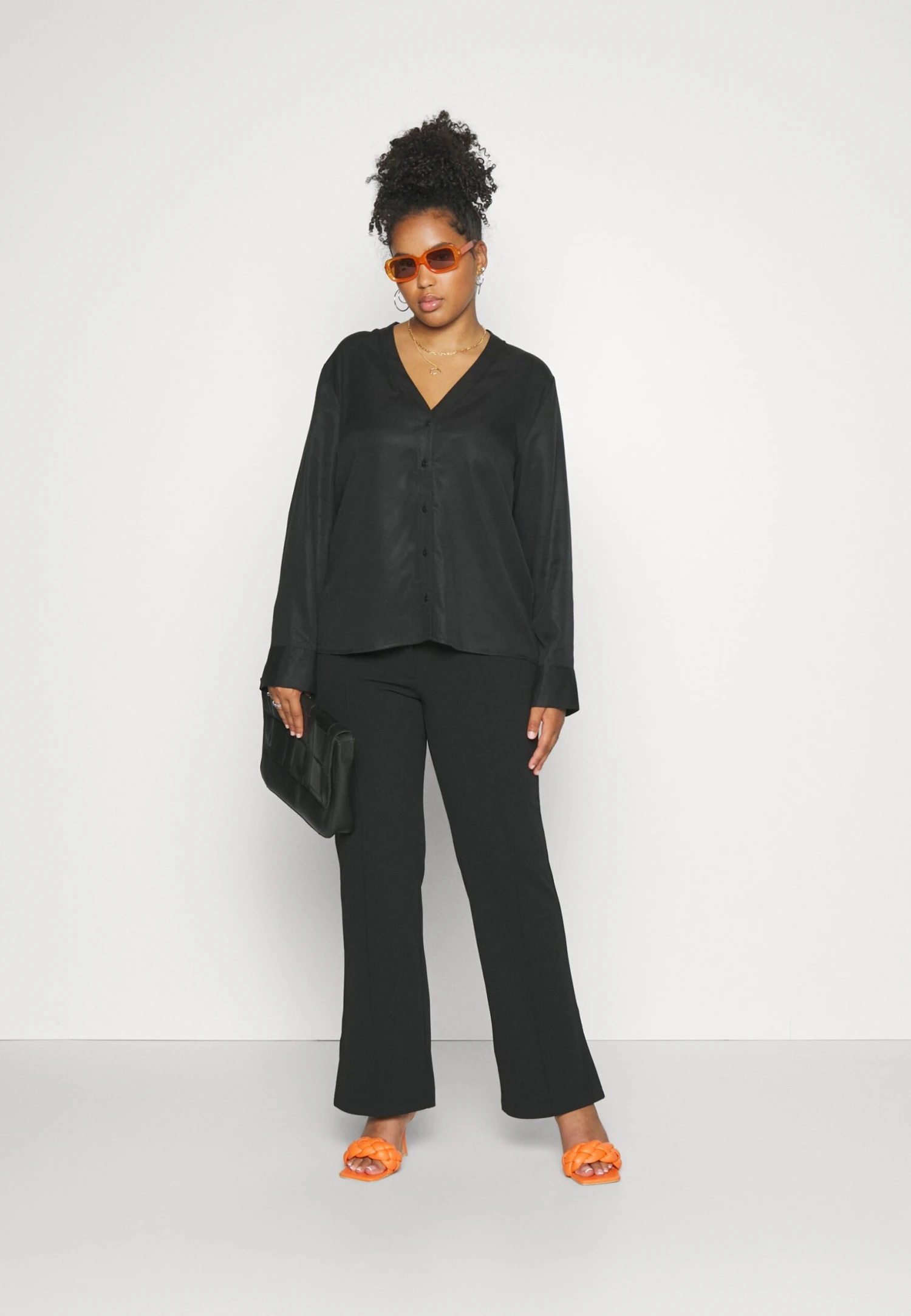 PantaloniBlack Donna Pantaloni EVB21A01U-Q11 4 PantaloniBlack Donna Pantaloni EVB21A01U-Q11 - immagine 2