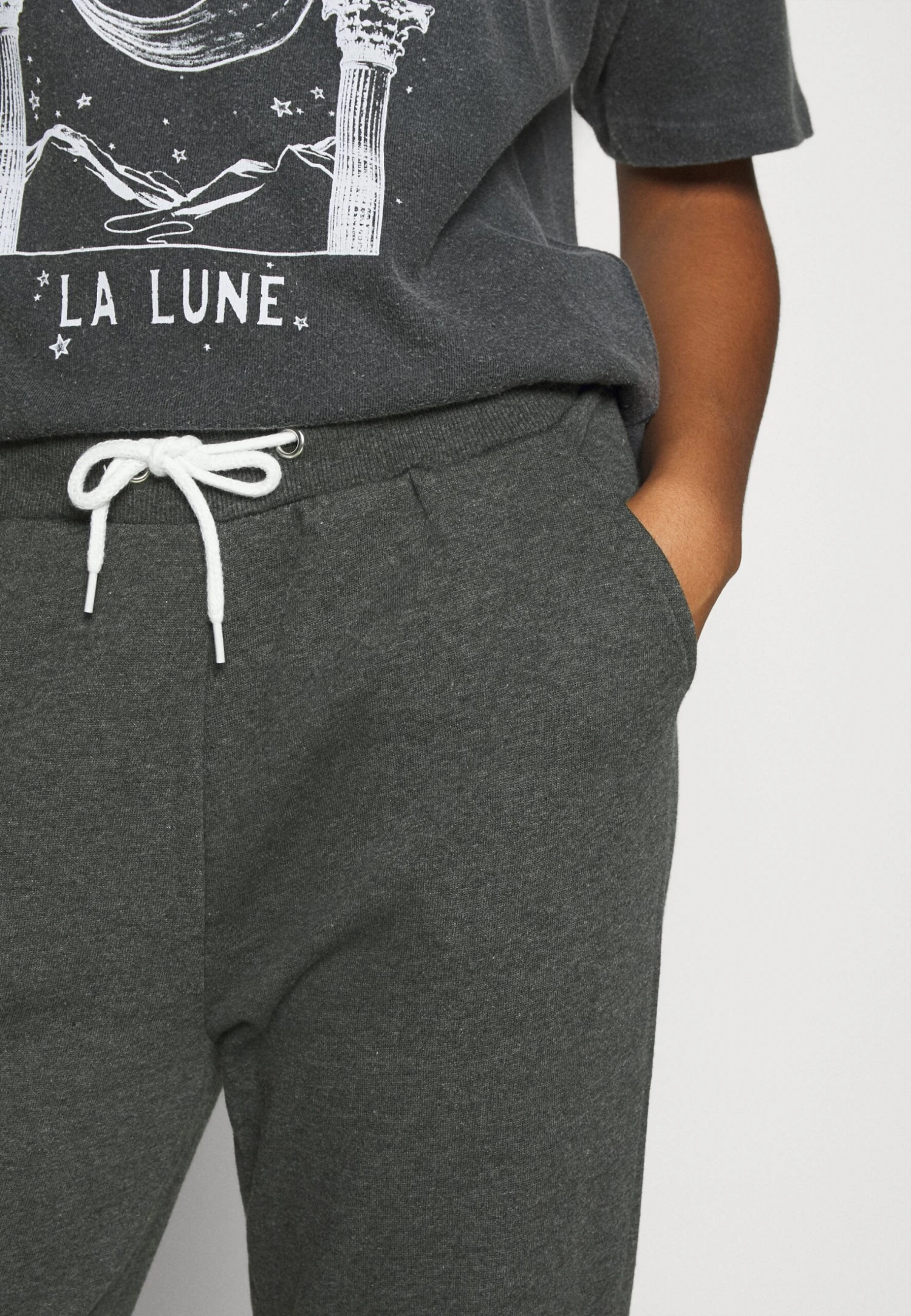 Even&Odd Regular Fit Jogger With ContrastPantaloni SportiviMottled Dark Grey Donna Pantaloni EV421A08P-C11 7 Even&Odd Regular Fit Jogger With ContrastPantaloni SportiviMottled Dark Grey Donna Pantaloni EV421A08P-C11 - immagine 5