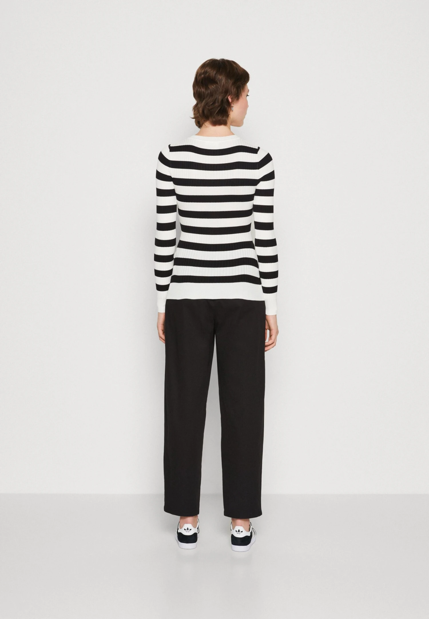 Even&Odd MaglioneBlack/White Donna Maglieria EV421I0AQ-Q12 5 Even&Odd MaglioneBlack/White Donna Maglieria EV421I0AQ-Q12 - immagine 3